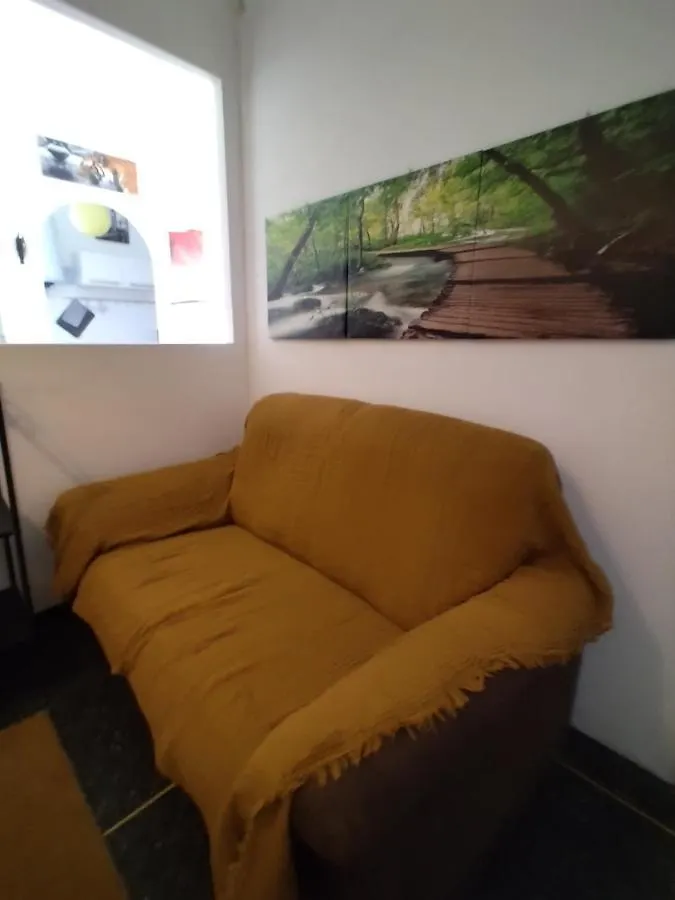 Apartamento Trilocale Cecilia'S Studio Génova Itália