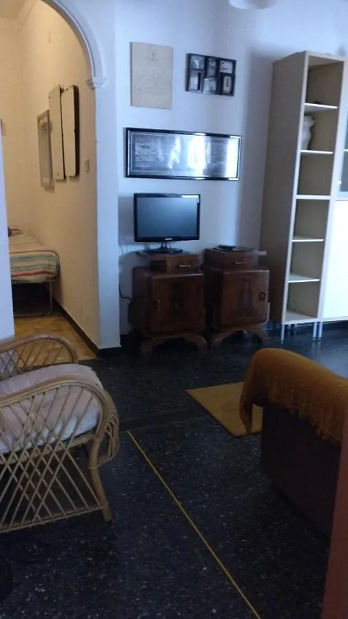 Apartamento Trilocale Cecilia'S Studio Génova Itália