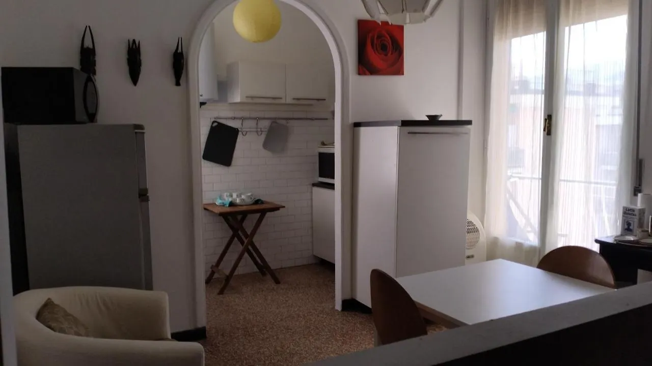 Trilocale Cecilia'S Studio Génova Apartamento